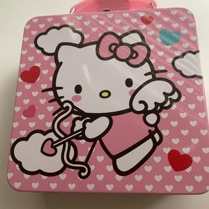 Hello Kitty tin